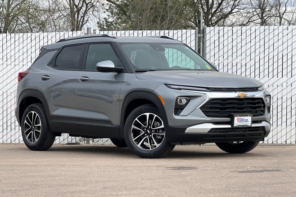 New 2026 Chevrolet TrailBlazer LT w/ LT Cold Weather Package FWD image 2