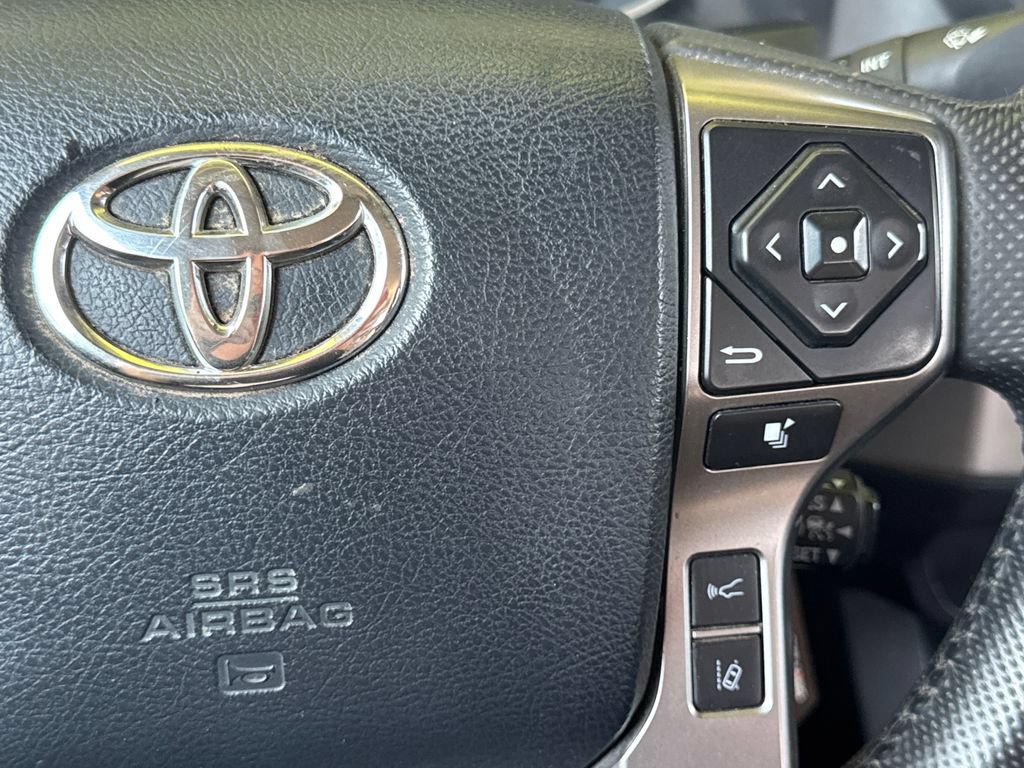 Used 2018 Toyota Tacoma SR5 AWD/4WD image 22