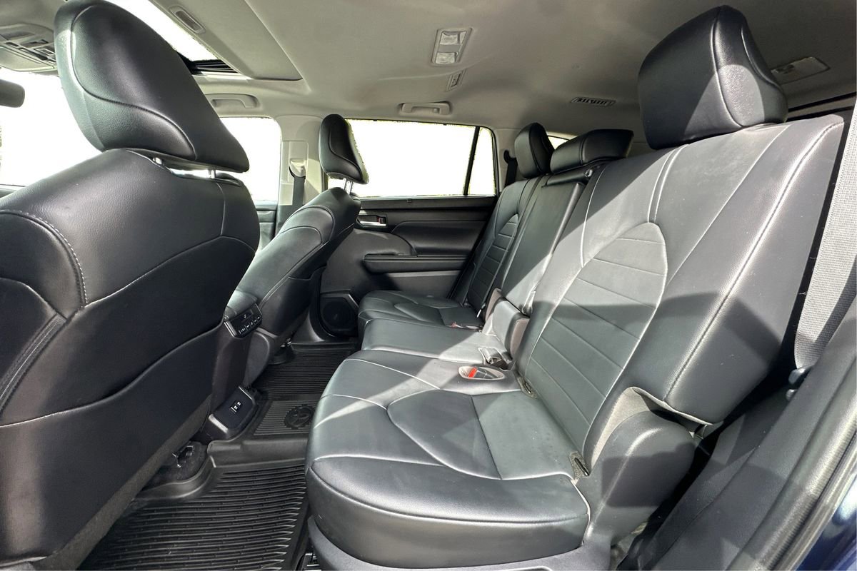 Used 2021 Toyota Highlander XLE image 10