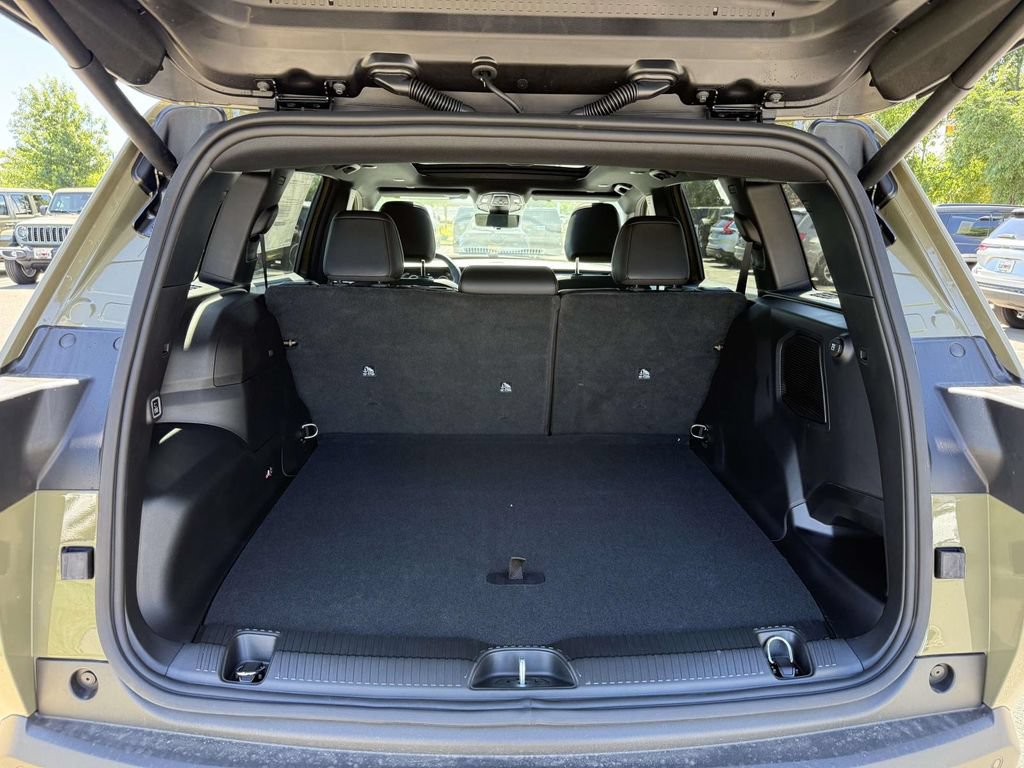 New 2026 Jeep Cherokee Overland w/ Advanced Pro Tech Group AWD/4WD image 33