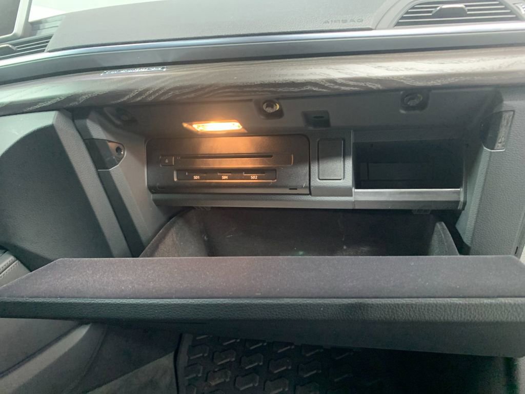 Used 2020 Audi Q5 e Premium Plus image 44