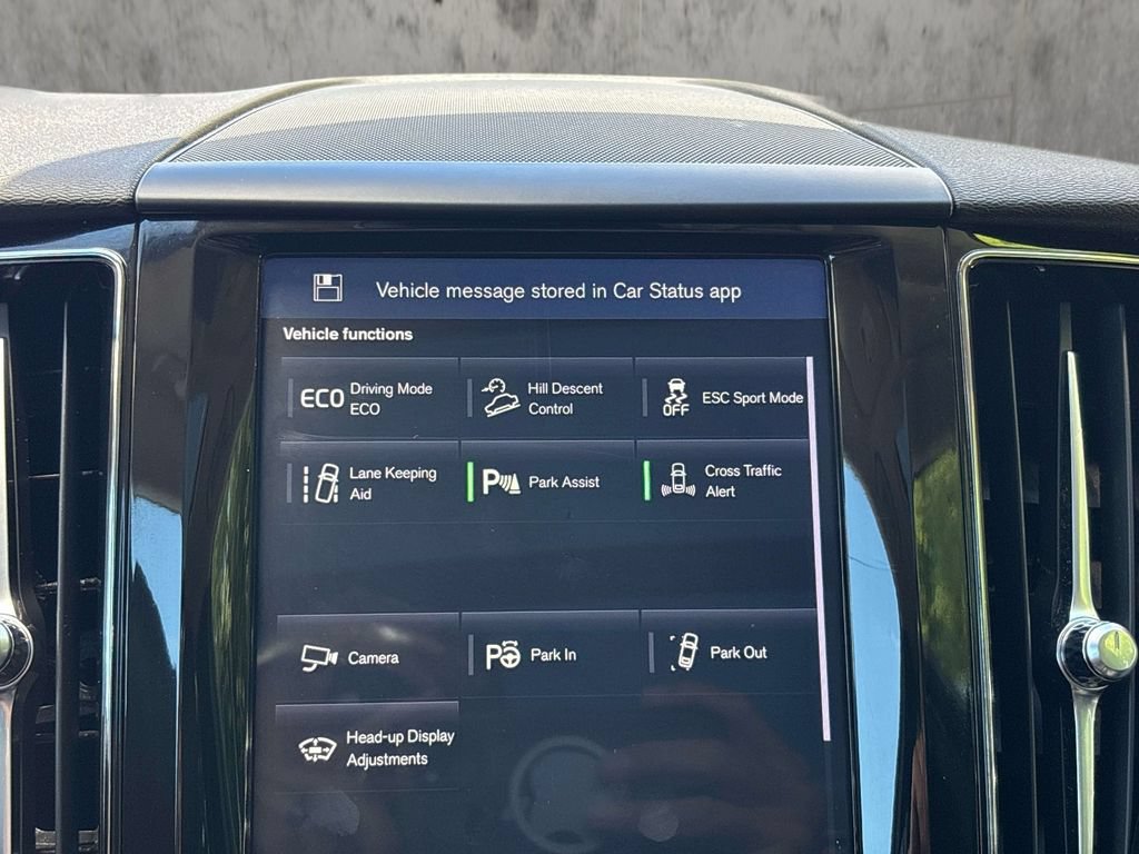 Used 2018 Volvo XC60 T6 Momentum w/ Advanced Package AWD/4WD image 24