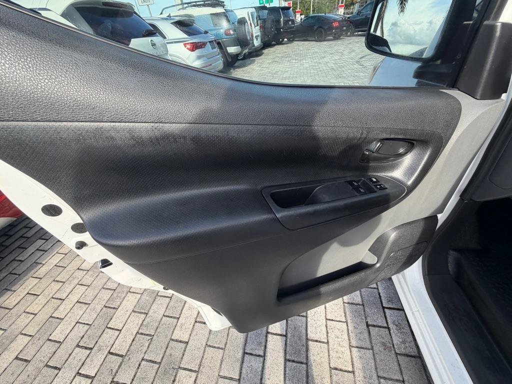 Used 2018 Nissan NV200 S FWD image 13