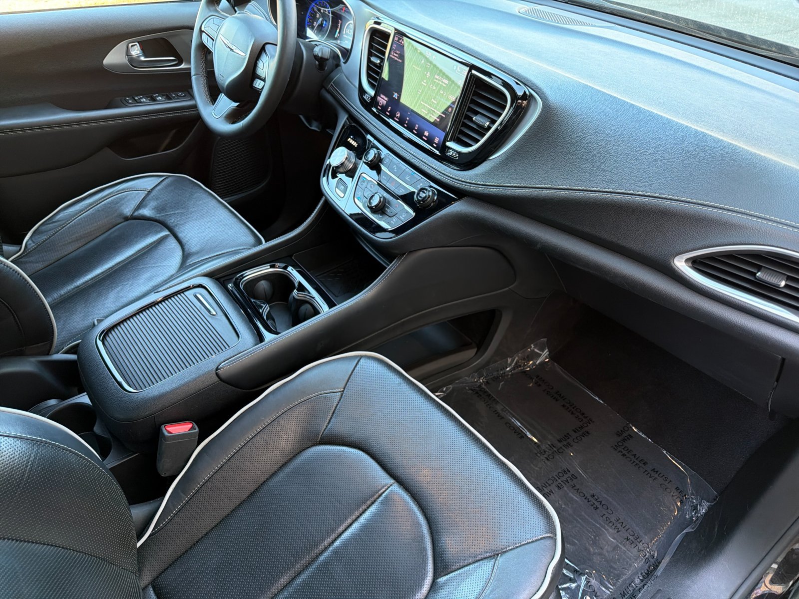 Used 2025 Chrysler Pacifica Limited FWD image 16