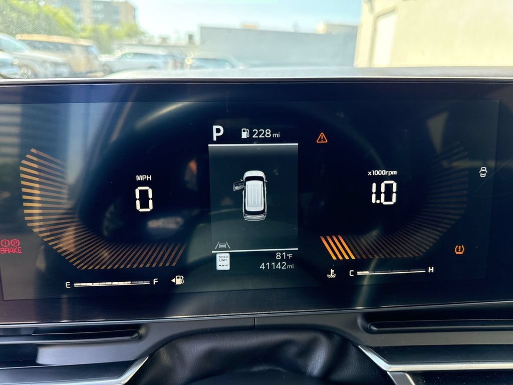 Certified 2025 Kia Carnival FWD image 24