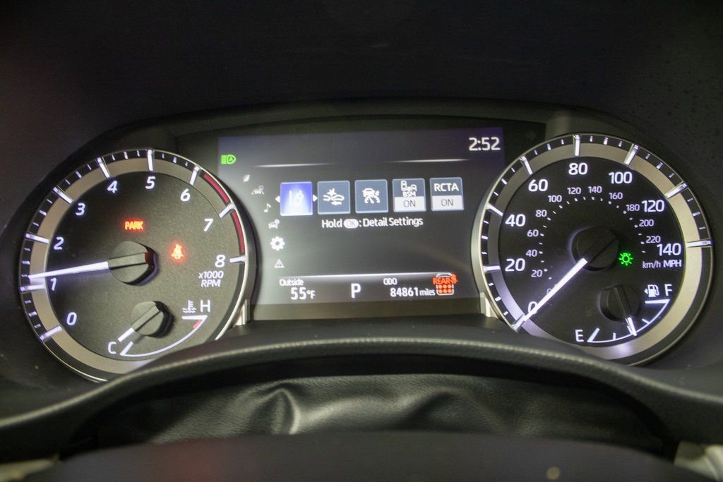 Used 2024 Toyota Highlander LE image 21