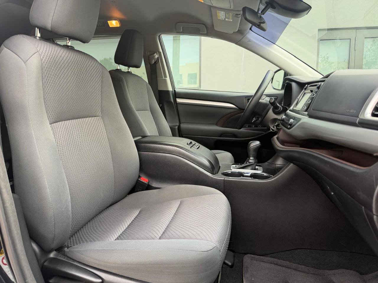 Used 2018 Toyota Highlander LE FWD image 23