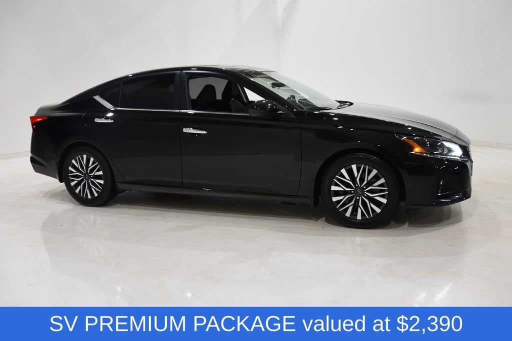 Used 2023 Nissan Altima 2.5 SV w/ SV Premium Package image 3
