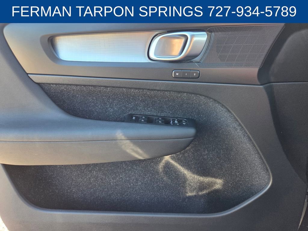 Used 2020 Volvo XC40 T5 Momentum w/ Premium Package image 23