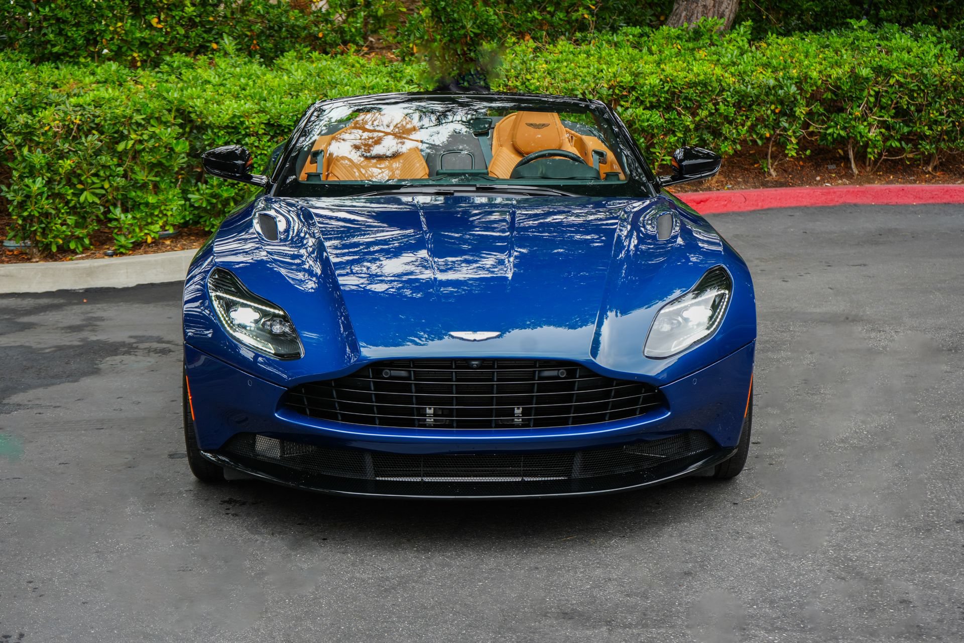 Used 2023 Aston Martin DB11 Volante RWD image 6
