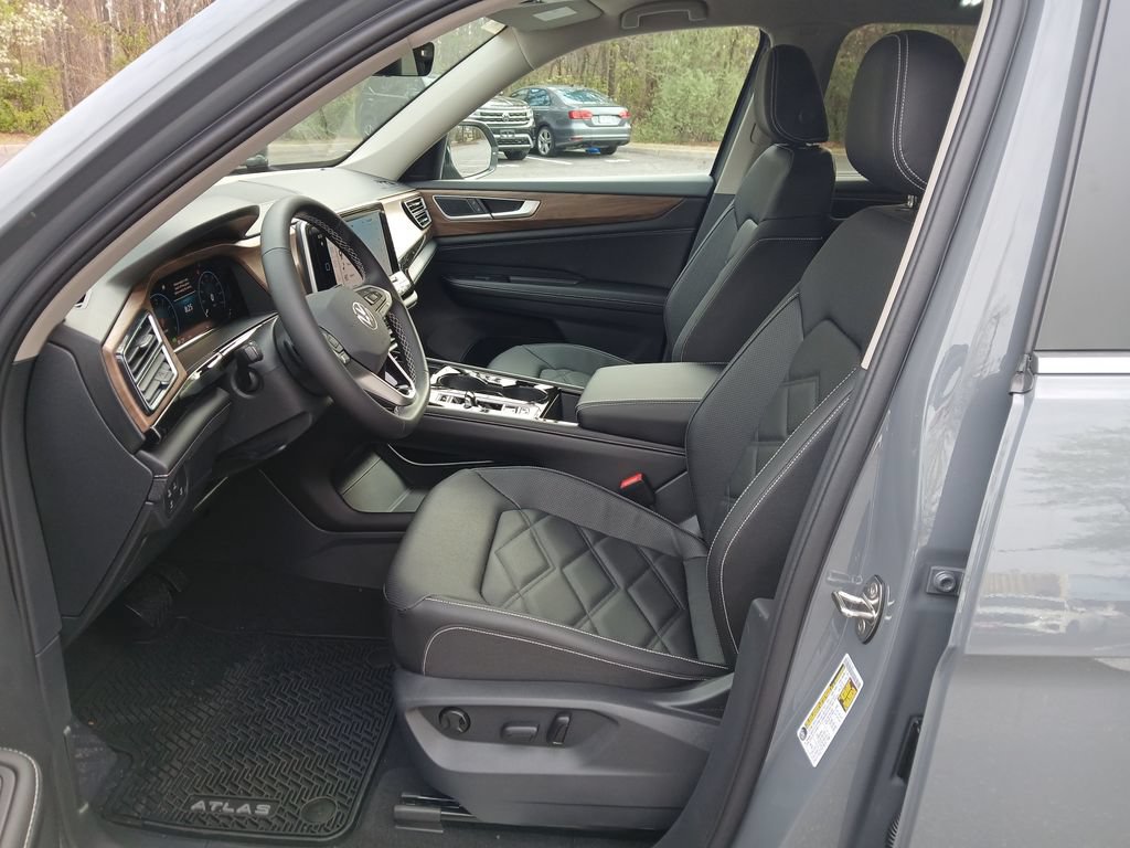 New 2026 Volkswagen Atlas SE FWD image 9