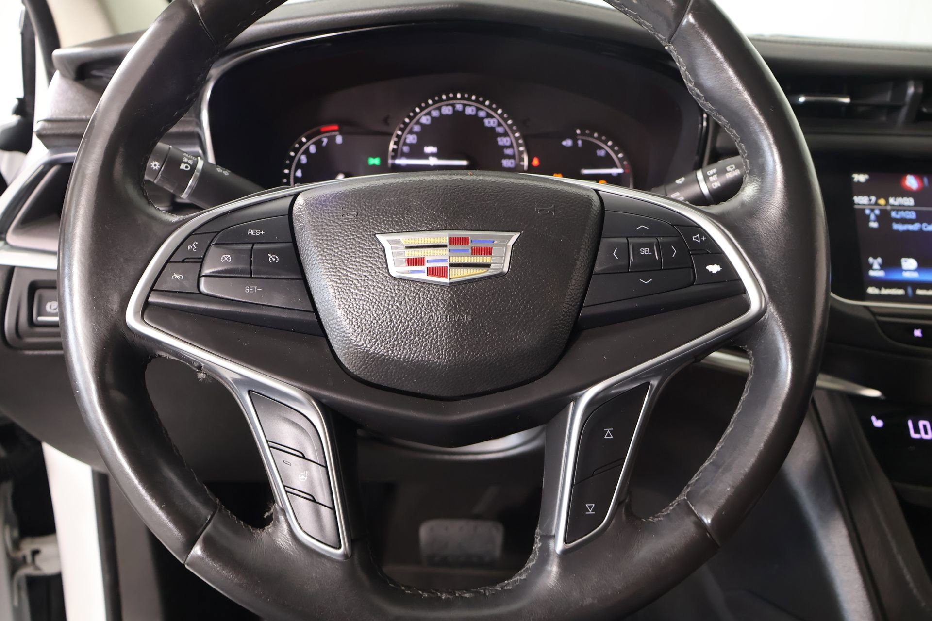 Used 2017 Cadillac XT5 Luxury FWD image 3