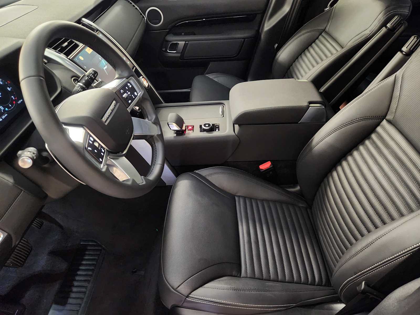 Used 2026 Land Rover Discovery S AWD/4WD image 13