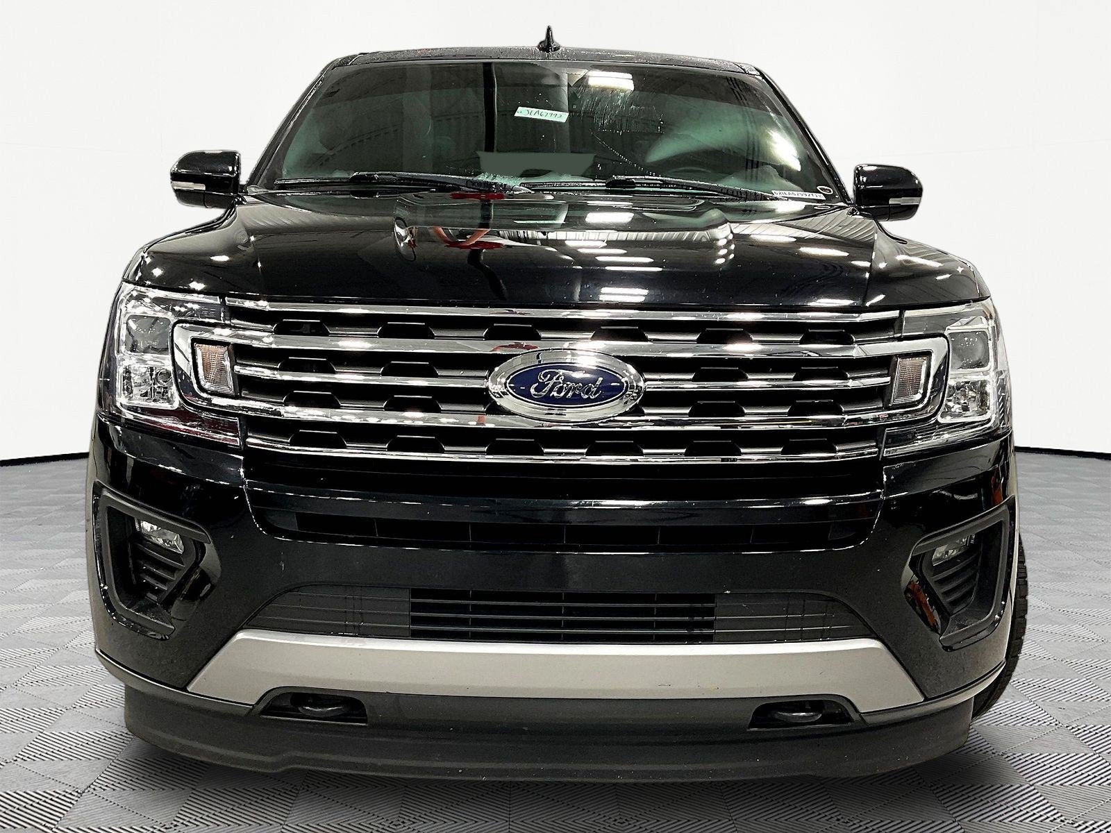 Used 2018 Ford Expedition Max XLT w/ Equipment Group 202A AWD/4WD image 2