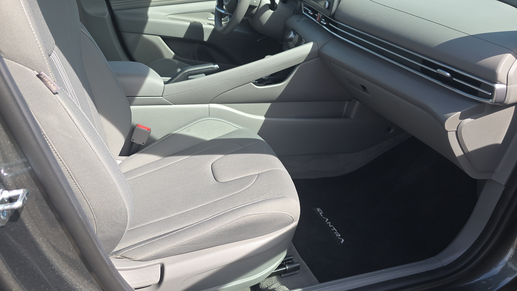 Certified 2026 Hyundai Elantra Sport FWD image 13