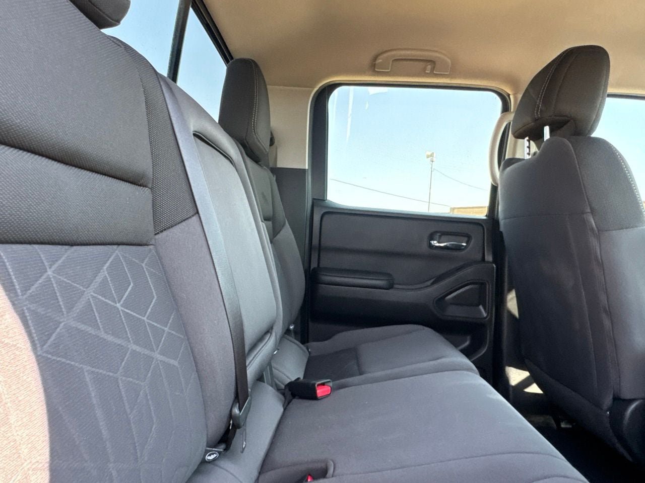 Certified 2025 Nissan Frontier SV w/ Tow Package RWD image 33