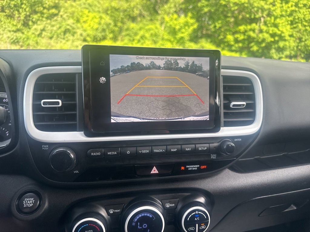 Used 2022 Hyundai Venue Limited FWD image 21