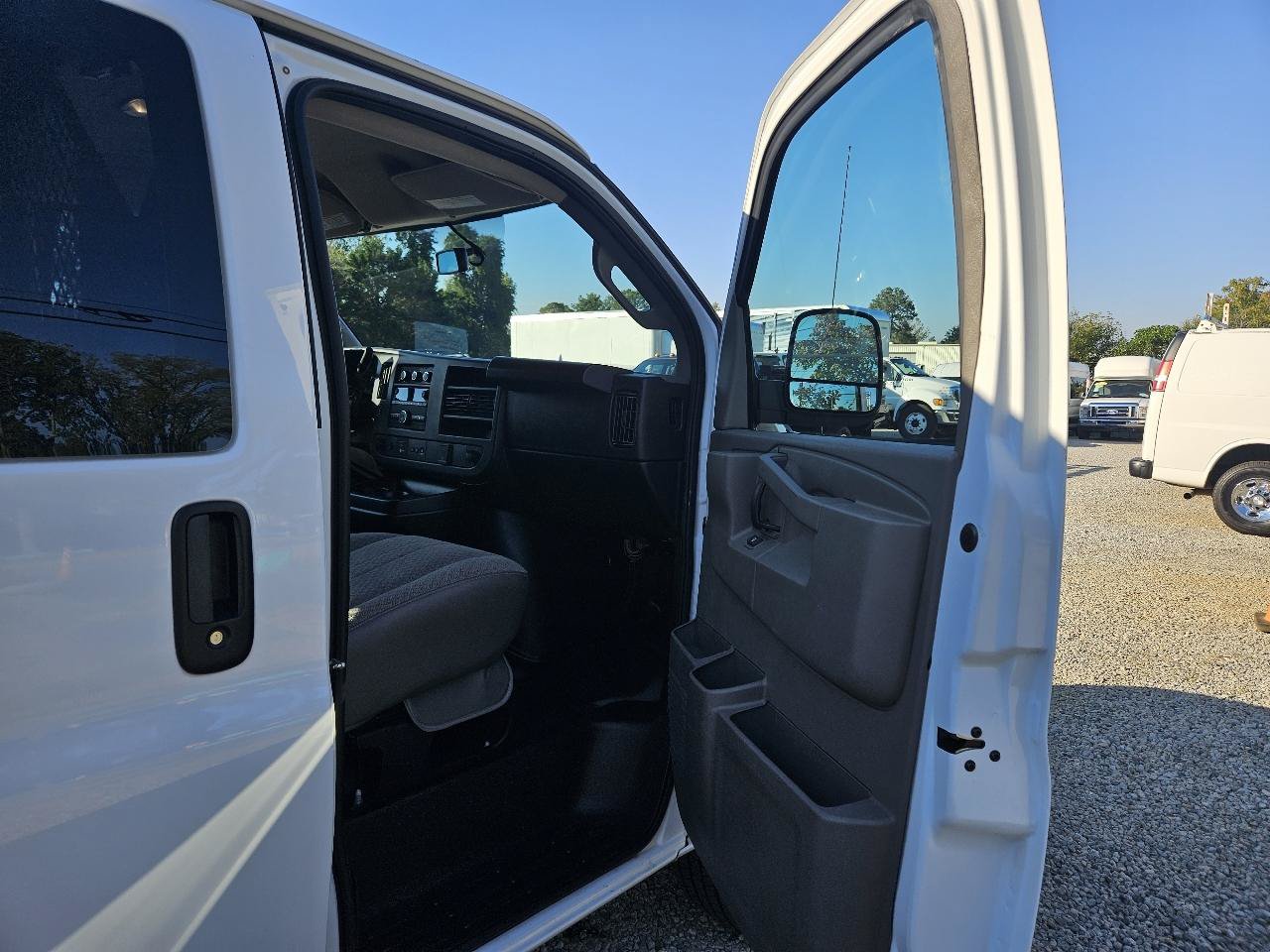 Used 2022 Chevrolet Express 2500 w/ Driver Convenience Package RWD image 27