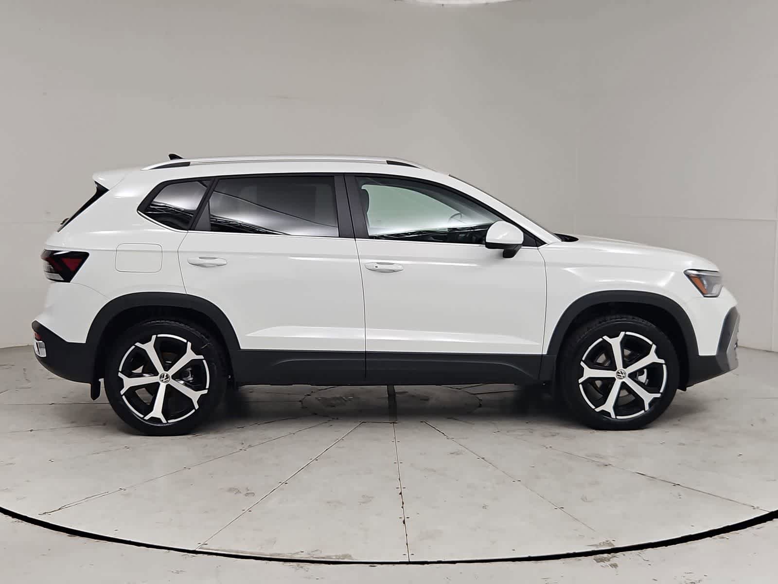 New 2026 Volkswagen Taos SEL AWD/4WD image 7