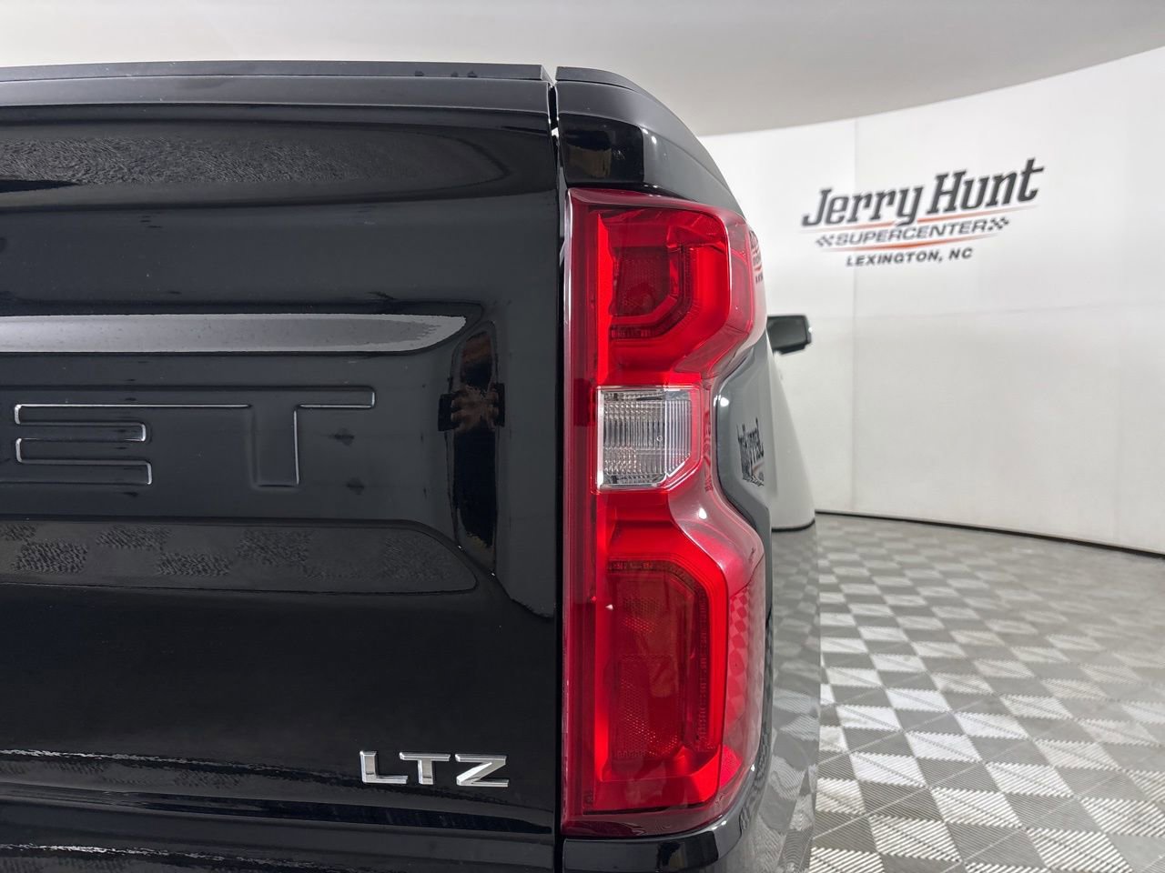 Used 2024 Chevrolet Silverado 1500 LTZ w/ Z71 Off-Road Package image 34