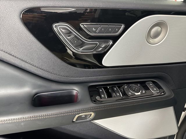 New 2025 Lincoln Aviator Reserve w/ Luxury Package image 16