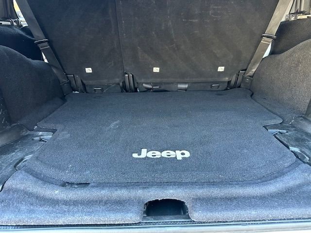 Used 2016 Jeep Wrangler Unlimited Rubicon w/ Connectivity Group image 26