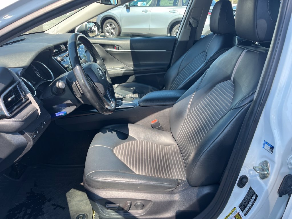 Used 2020 Toyota Camry SE FWD image 9