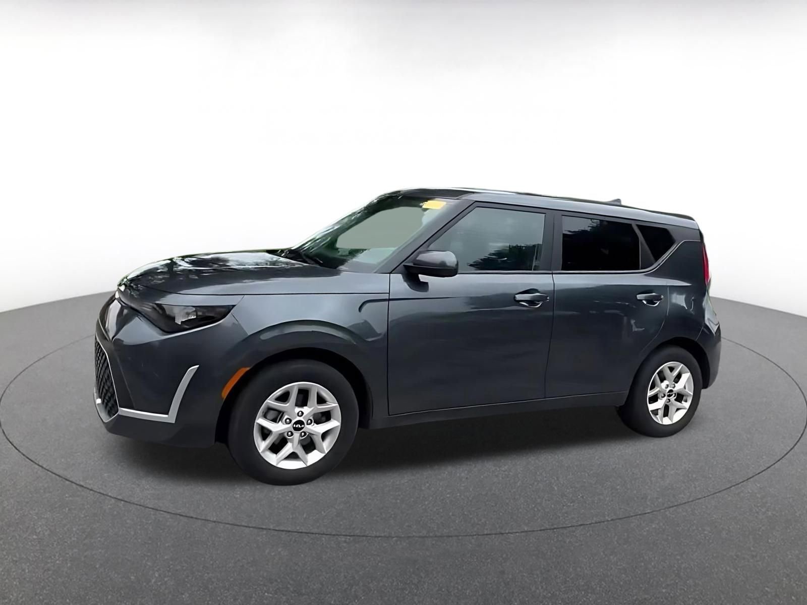 Used 2025 Kia Soul LX w/ LX Technology Package FWD image 8