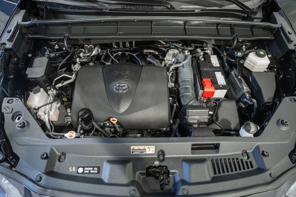 Used 2022 Toyota Highlander XLE AWD/4WD image 19