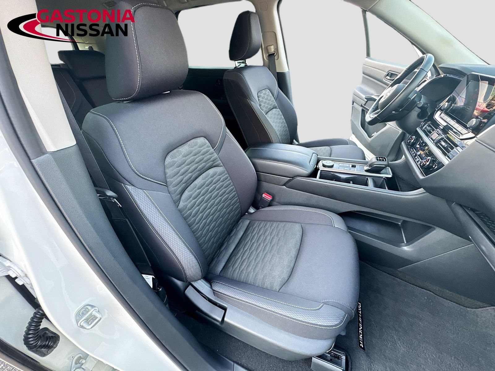 Used 2024 Nissan Pathfinder SV AWD/4WD image 41