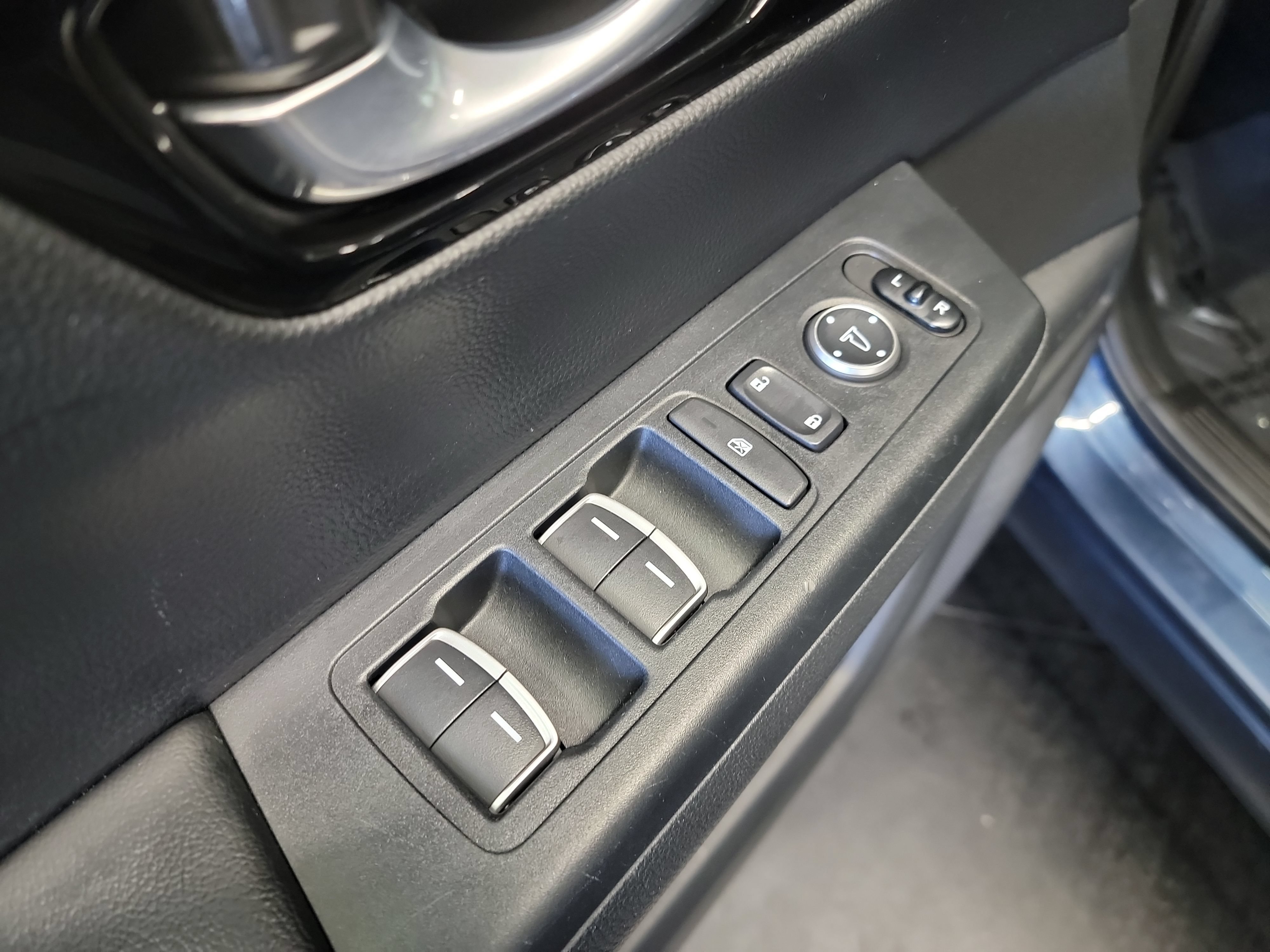 Used 2024 Honda CR-V EX-L image 14
