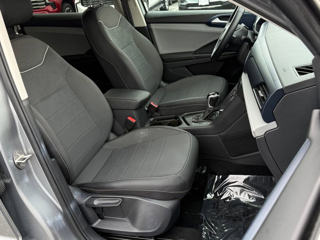 Used 2024 Volkswagen Taos SE image 12