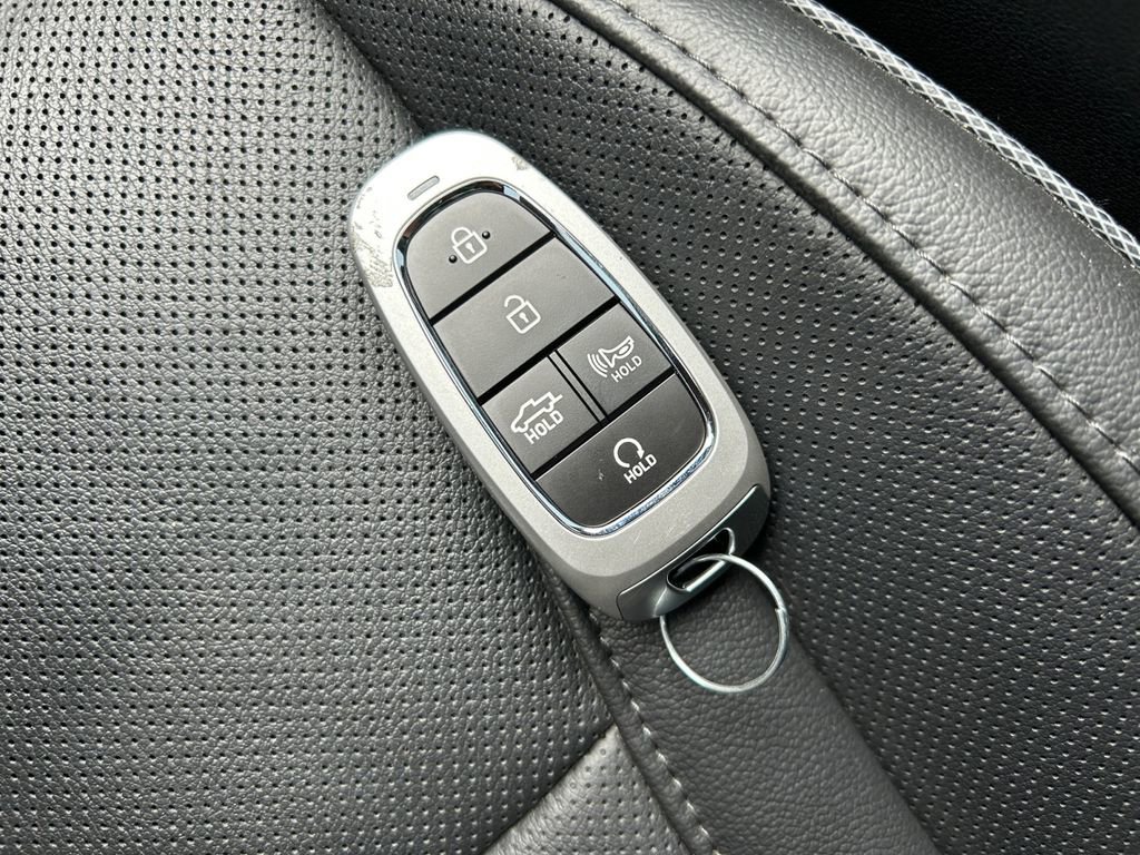 Used 2022 Hyundai Santa Cruz Limited AWD/4WD image 32