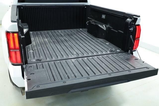 Used 2025 Toyota Tacoma SR5 AWD/4WD image 8
