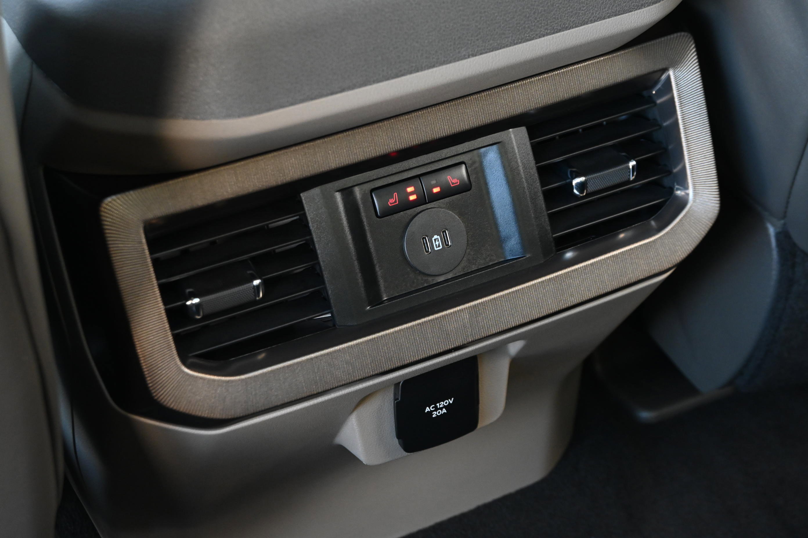 Used 2026 Ford F450 Platinum w/ Platinum Plus Package image 32