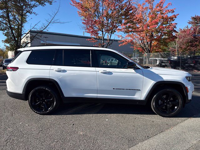 Used 2024 Jeep Grand Cherokee L Laredo AWD/4WD image 14