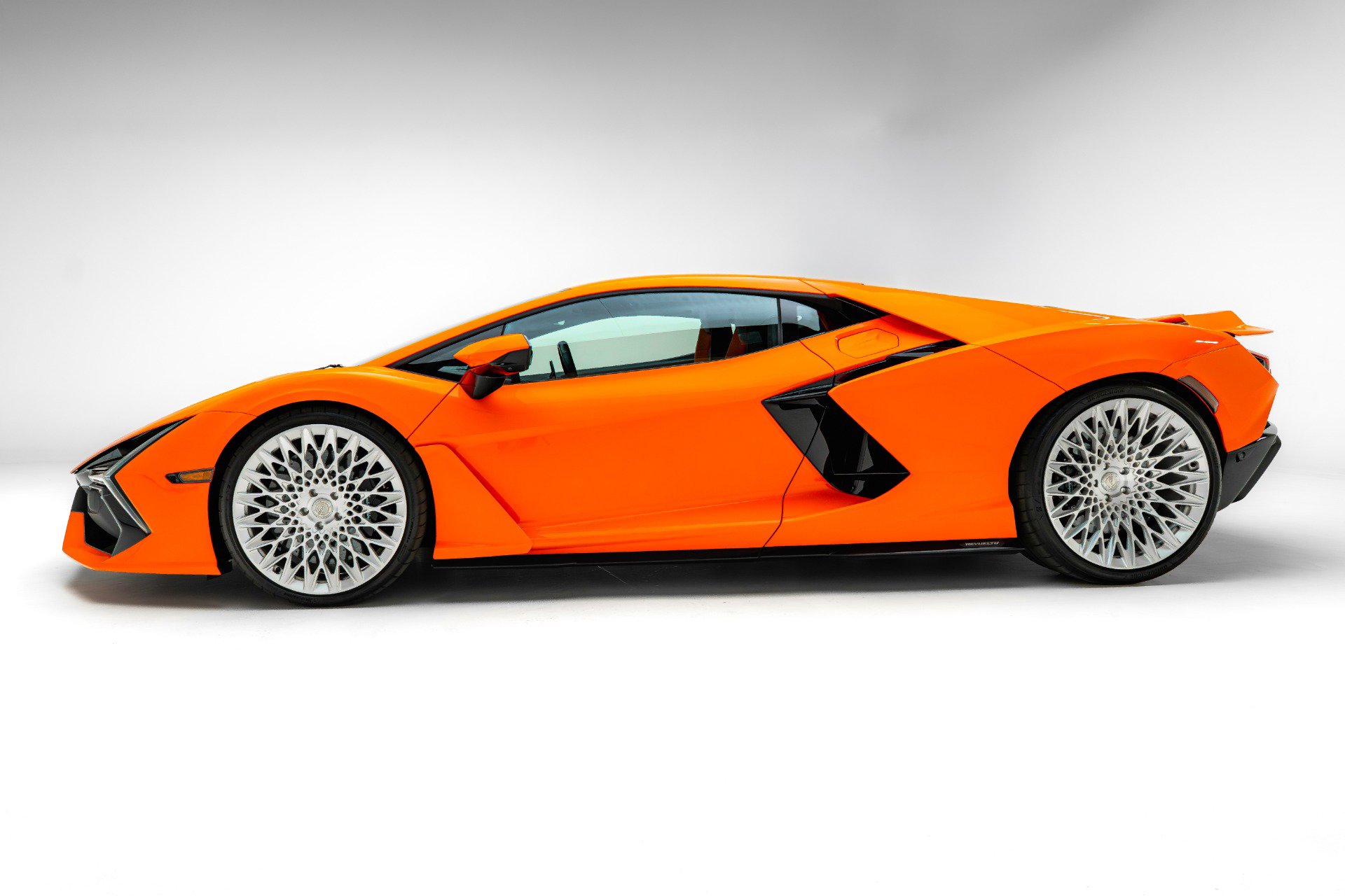Used 2024 Lamborghini Revuelto AWD/4WD image 6