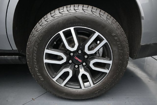 Used 2023 GMC Yukon AT4 w/ Technology Package AWD/4WD image 12