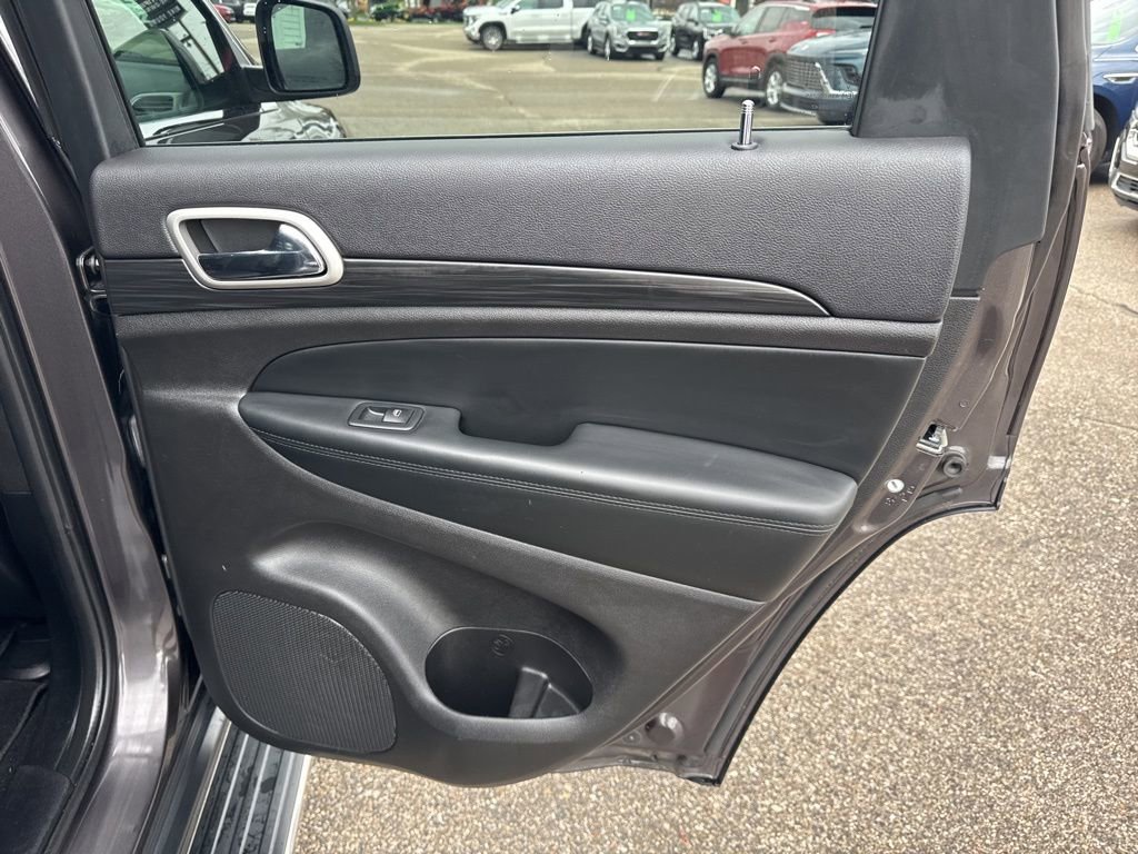 Used 2021 Jeep Grand Cherokee Laredo image 38