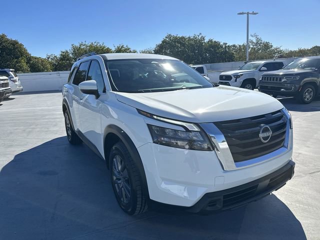 Used 2025 Nissan Pathfinder SV image 40