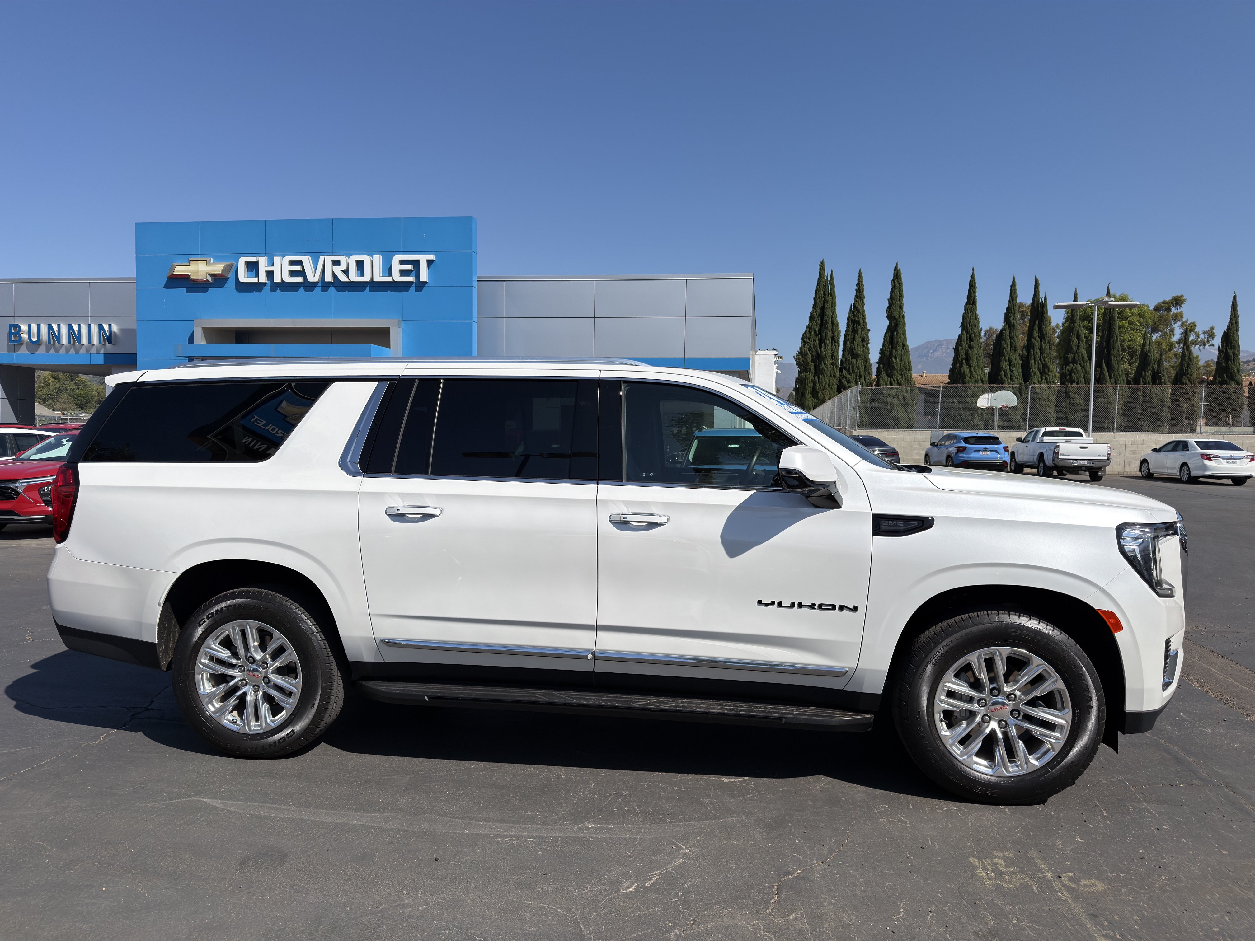 Used 2024 GMC Yukon XL SLT w/ SLT Premium Package RWD image 9
