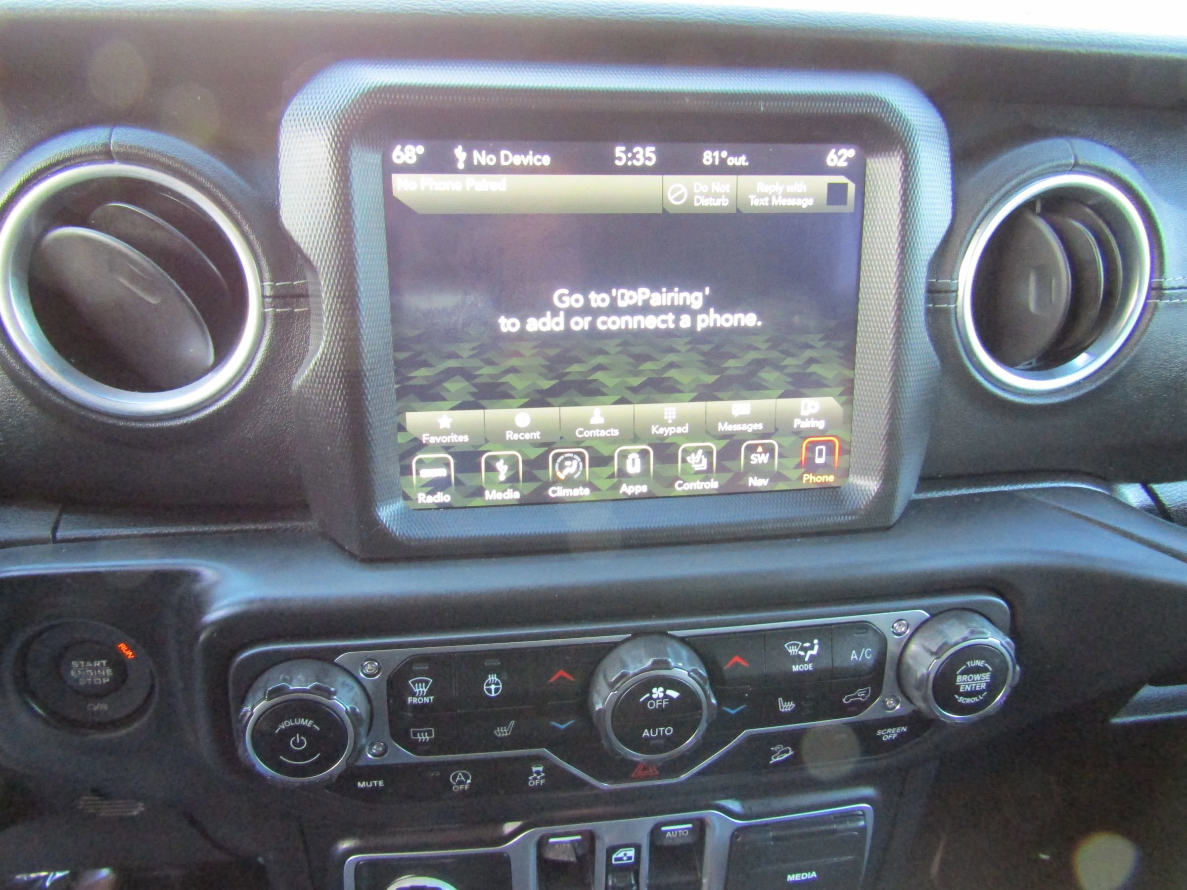 Used 2018 Jeep Wrangler Unlimited Sahara image 21