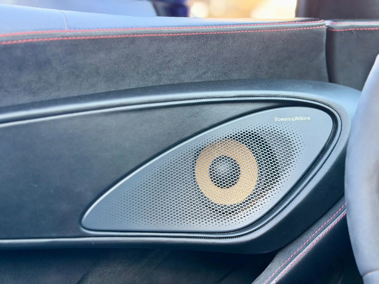 Used 2018 McLaren 570S Spider image 25