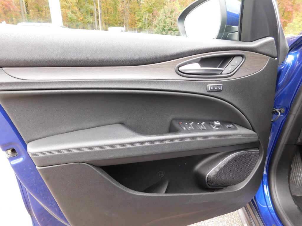 Used 2023 Alfa Romeo Stelvio Ti AWD/4WD image 15