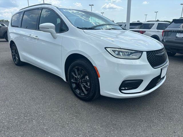 Used 2021 Chrysler Pacifica Touring-L w/ S Appearance Package AWD/4WD image 3