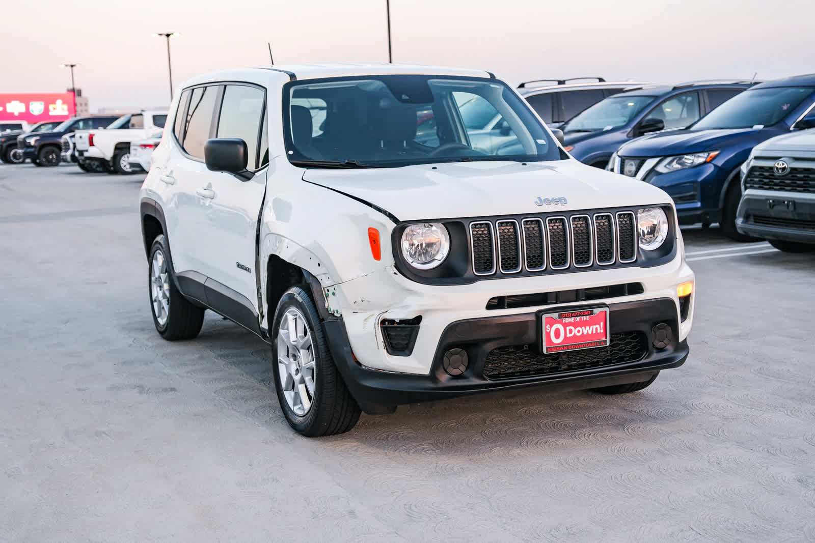 Used 2023 Jeep Renegade Latitude AWD/4WD image 3