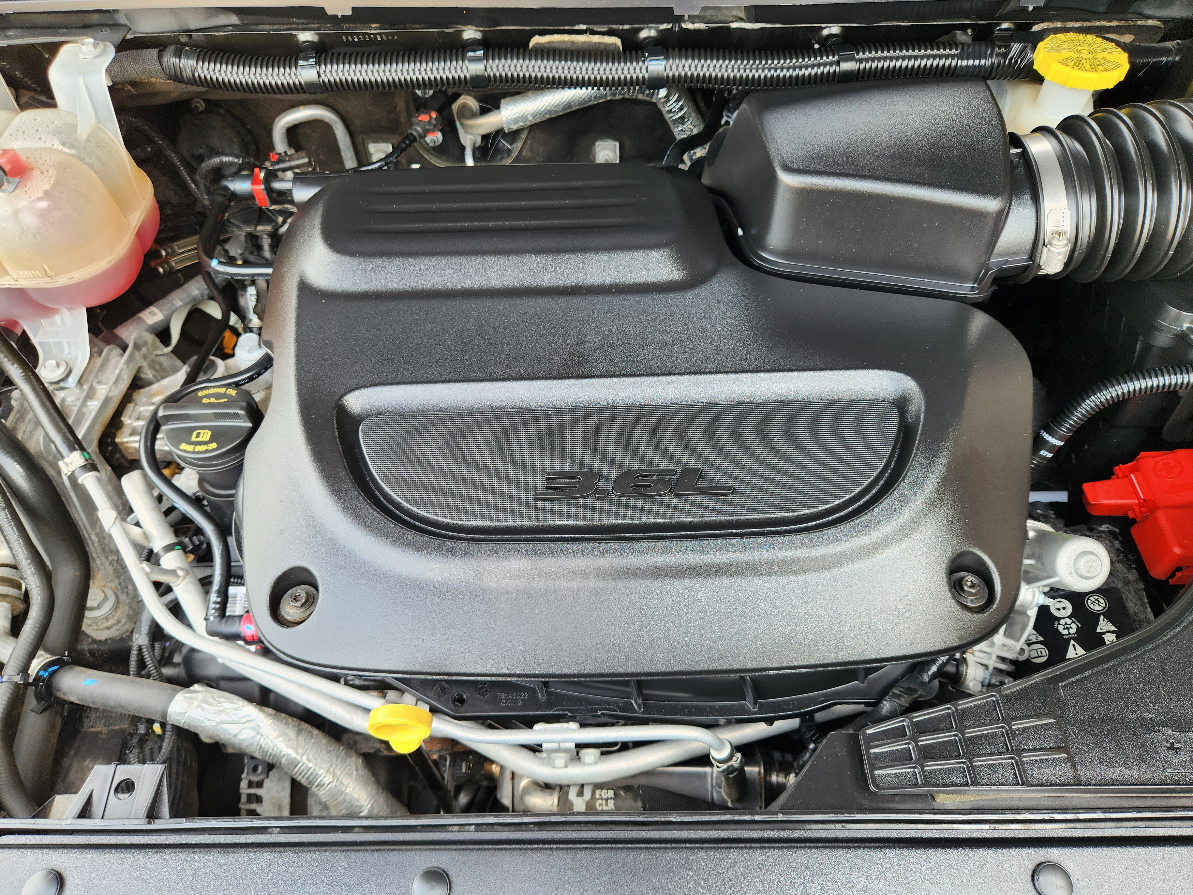 Used 2023 Chrysler Pacifica Limited FWD image 34
