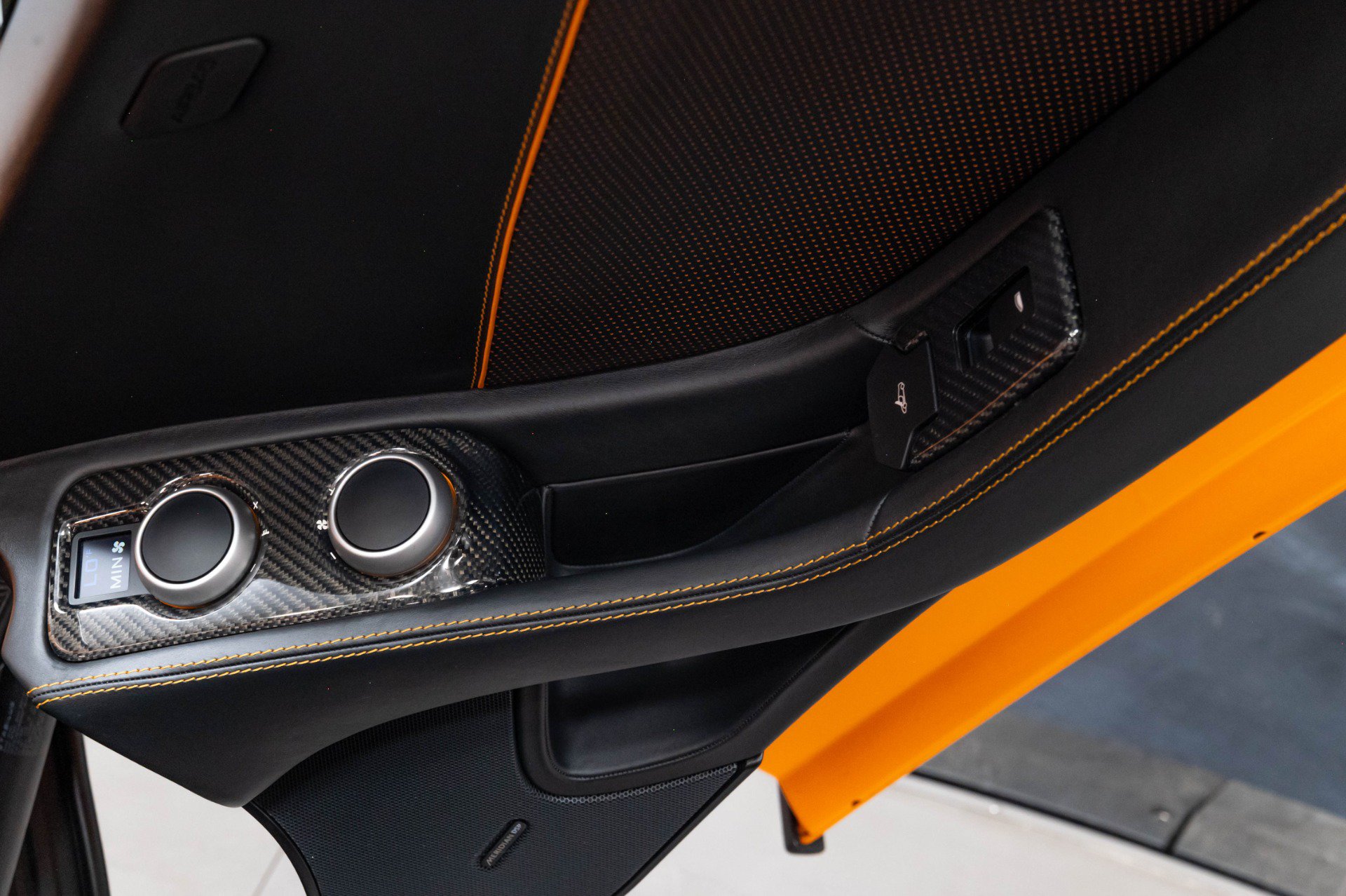 Used 2015 McLaren 650S Spider RWD image 32