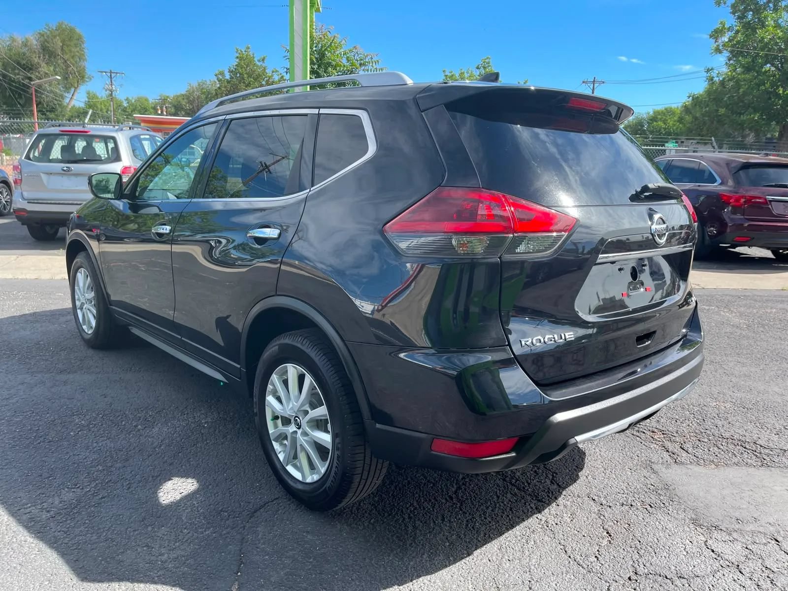 Used 2018 Nissan Rogue SV AWD/4WD image 5