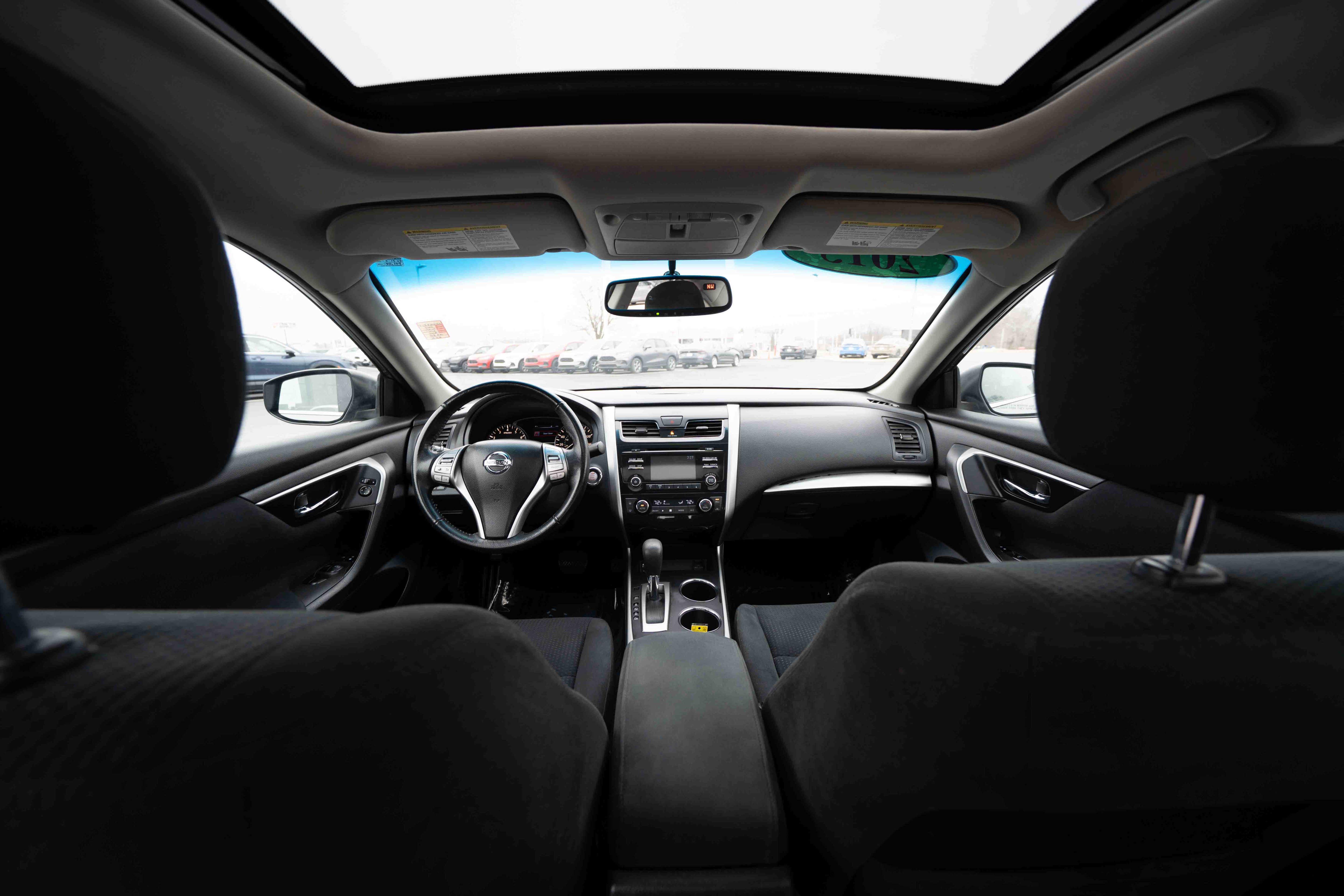 Used 2015 Nissan Altima 2.5 SV w/ Convenience Package image 19